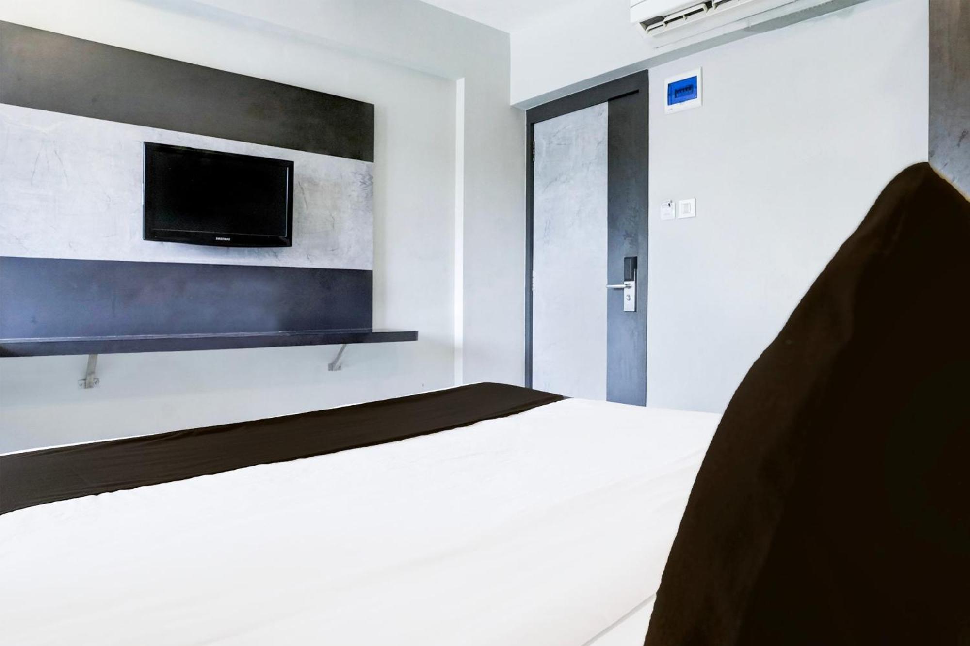 Hotel Super Townhouse Oak Vashi Turambhe Exterior foto