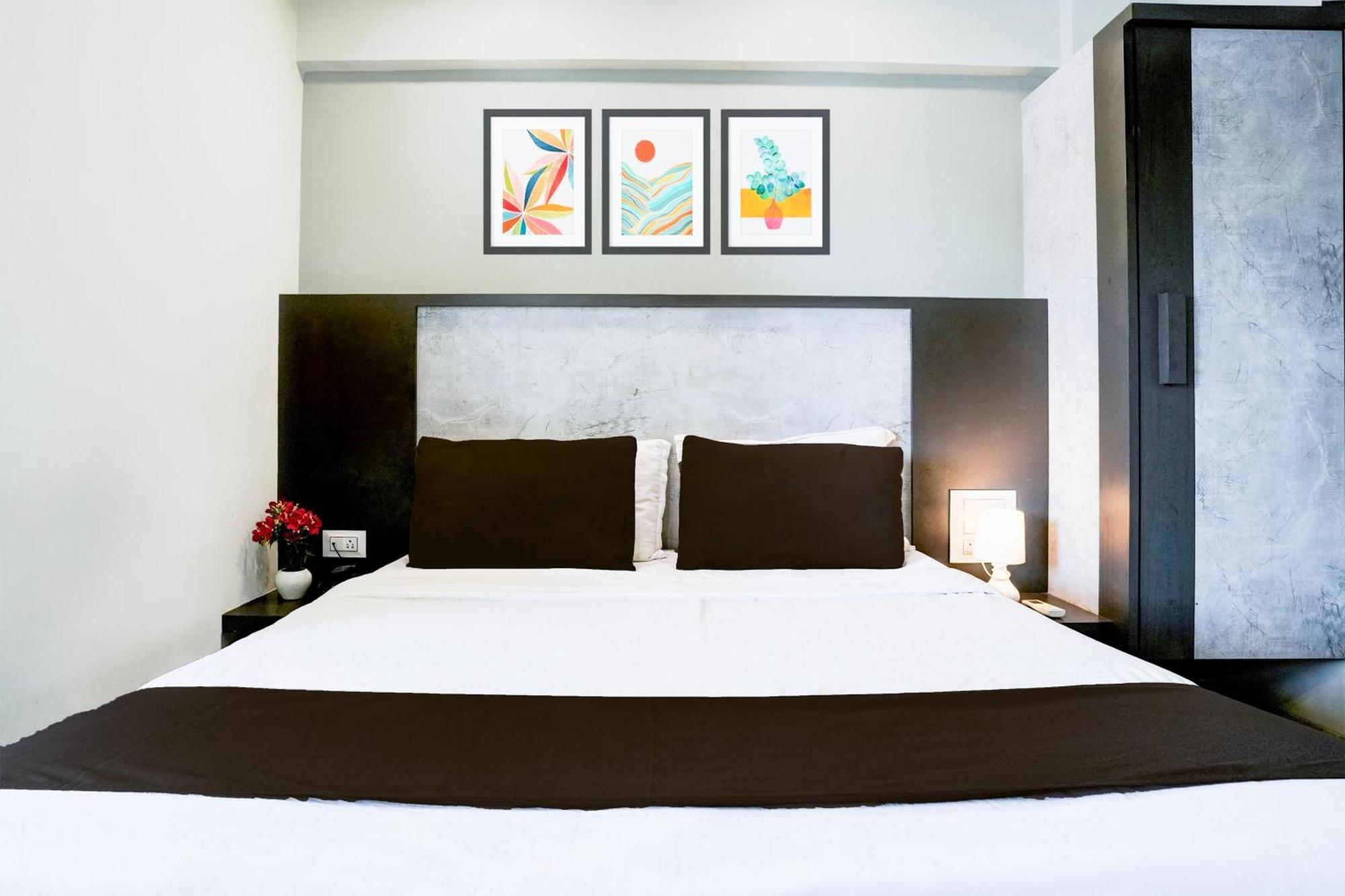 Hotel Super Townhouse Oak Vashi Turambhe Exterior foto