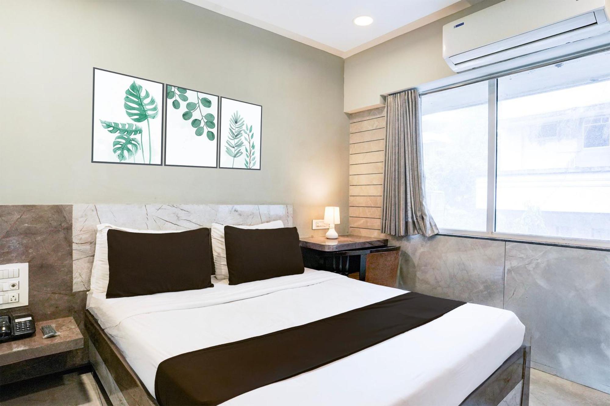 Hotel Super Townhouse Oak Vashi Turambhe Exterior foto