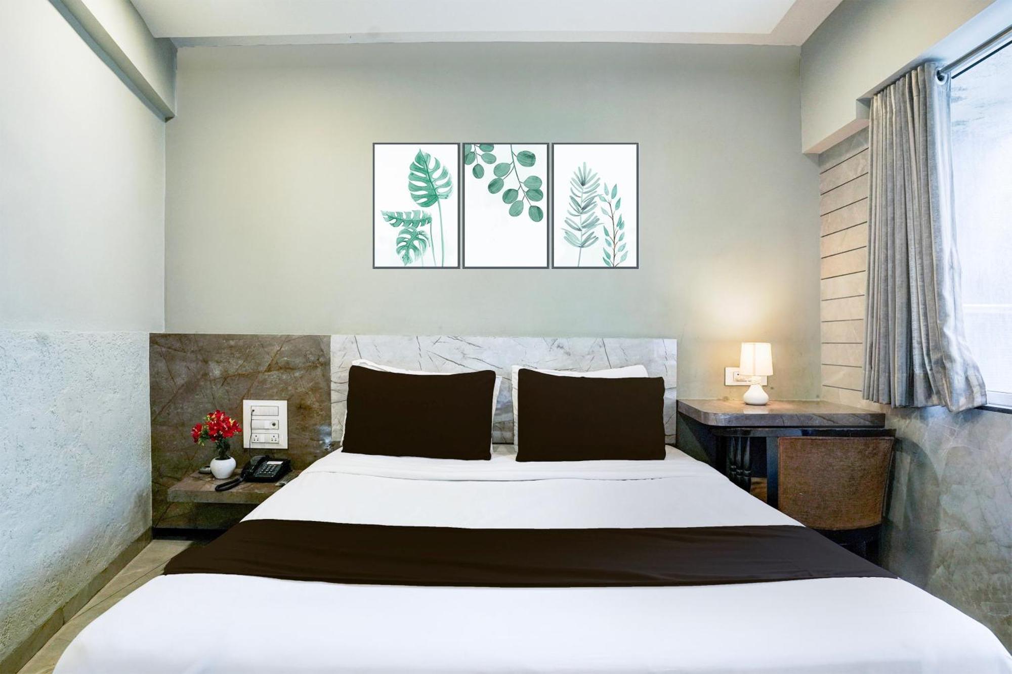 Hotel Super Townhouse Oak Vashi Turambhe Exterior foto